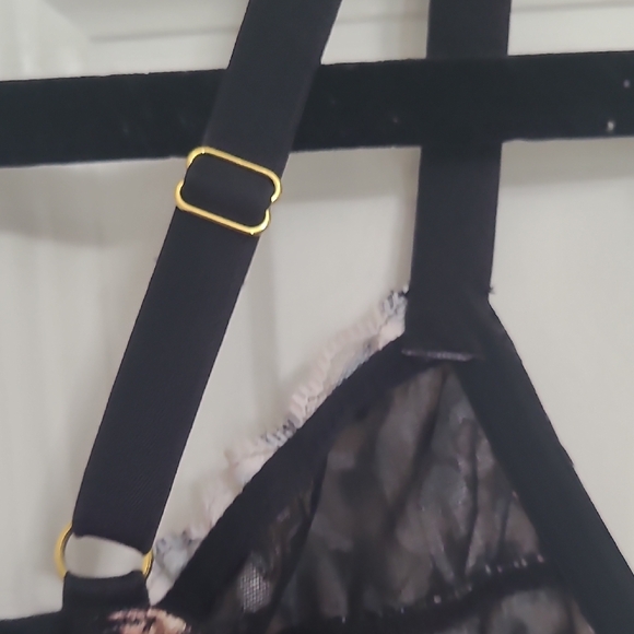 Anthropologie Animal Print Top with Black Details - Picture 6 of 7